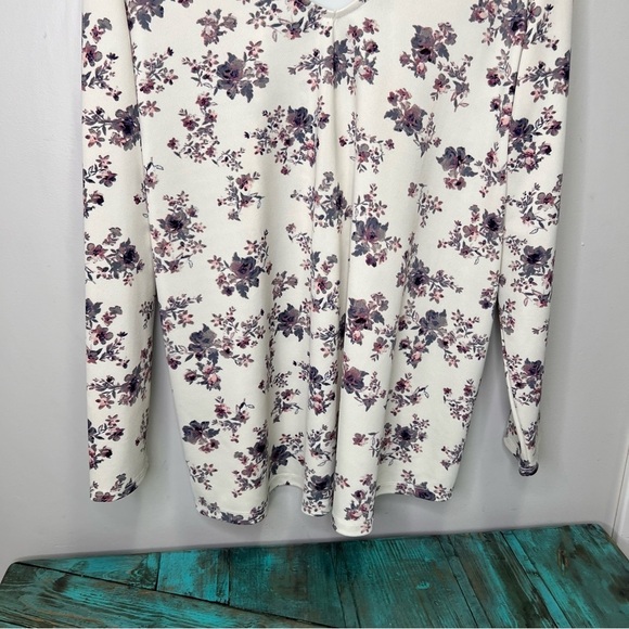 Addition Elle Love & Legend Criss Cross Back Floral Vneck Blouse Size 3x - Picture 3 of 10